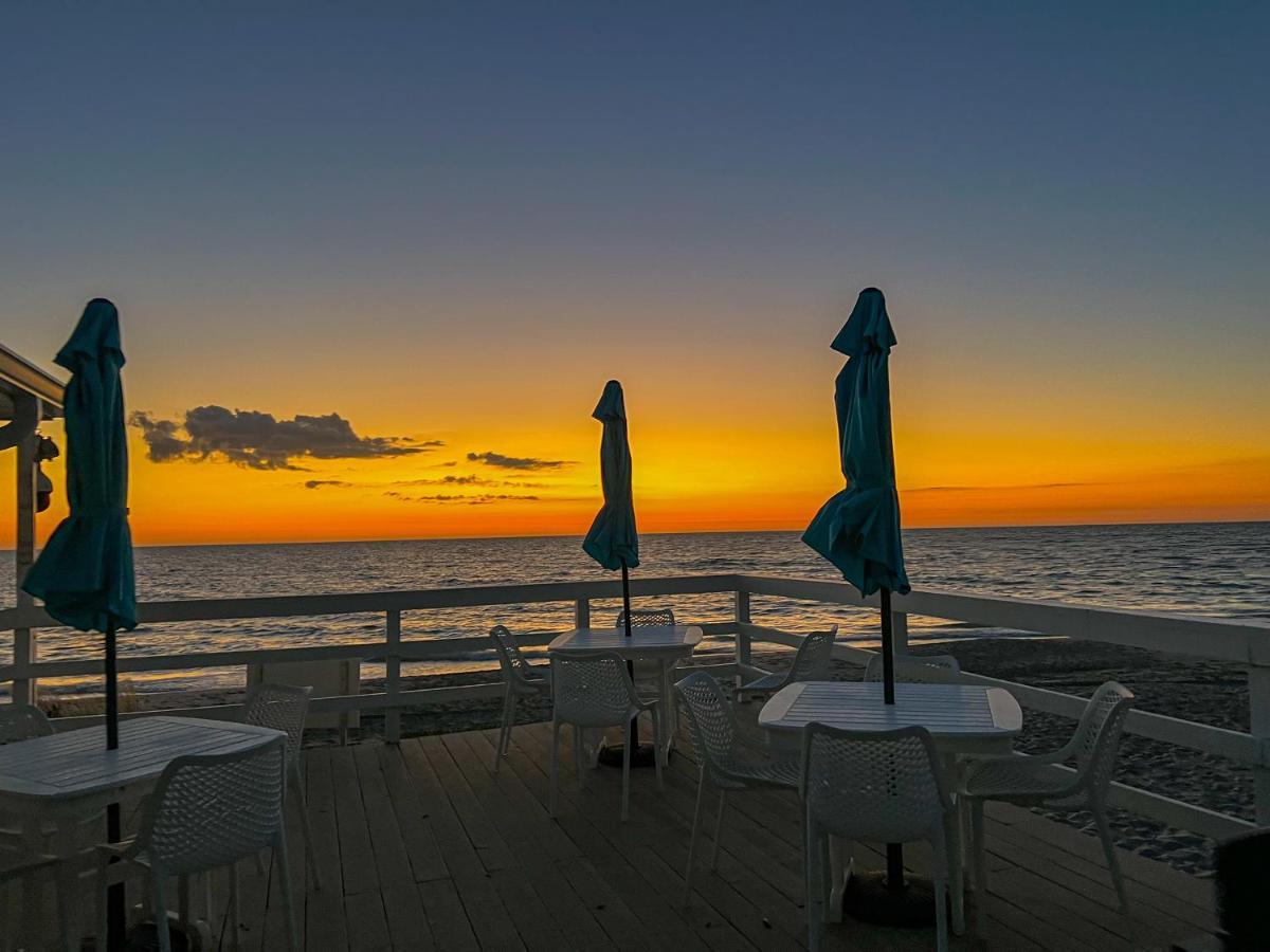 Pearl Beach Inn Englewood Luaran gambar
